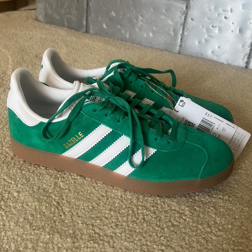 NEW Adidas Gazelle ‘court green gum’ suede sneakers SIZE 8.5-9 Women’s